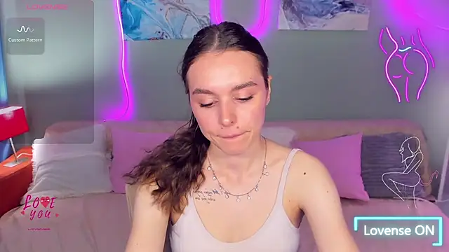 Snapshot of EmelyMason chatting on 05.27.26 EmelyMason online show from 05.27.26