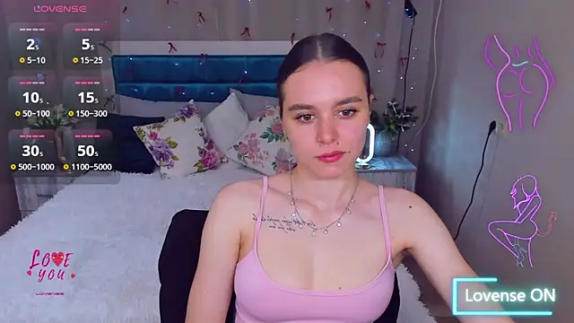 Snapshot of EmelyMason chatting on 05.30.26 EmelyMason online show from 05.30.26