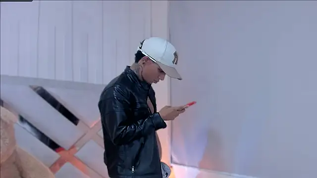 Snapshot of CRAZY-BOY99 chatting on 03.01.25 CRAZY-BOY99 online show from 03.01.25