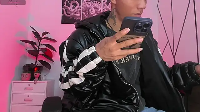 Snapshot of CRAZY-BOY99 chatting on 11.14.25 CRAZY-BOY99 online show from 11.14.25