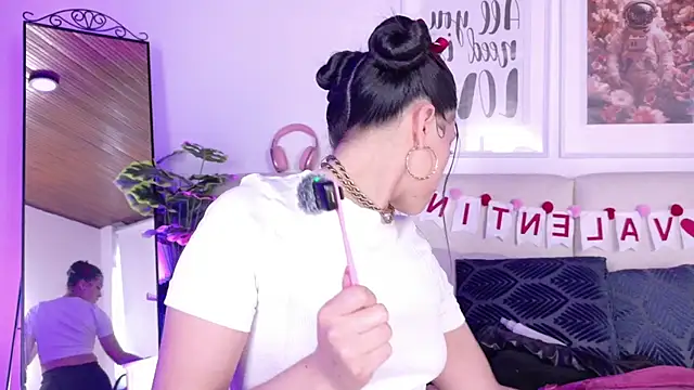 Snapshot of SaritaBratz chatting on 02.12.26 SaritaBratz online show from 02.12.26