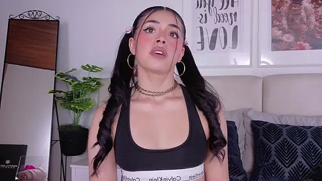 Snapshot of SaritaBratz chatting on 02.25.26 SaritaBratz online show from 02.25.26