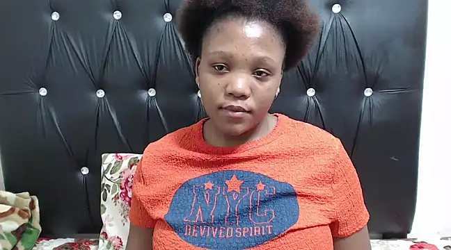 Snapshot of Beyoncex05 chatting on 03.11.25 Beyoncex05 online show from 03.11.25