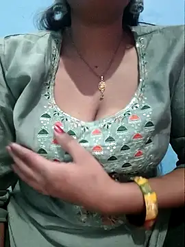 Snapshot of Sexyradha_ chatting on 04.08.26 Sexyradha online show from 04.08.26