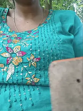Snapshot of Sexyradha_ chatting on 05.23.26 Sexyradha online show from 05.23.26