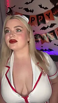 Snapshot of April_Vancee chatting on 10.27.25 April Vancee online show from 10.27.25