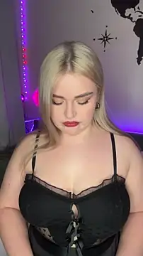 Snapshot of April_Vancee chatting on 12.04.25 April Vancee online show from 12.04.25