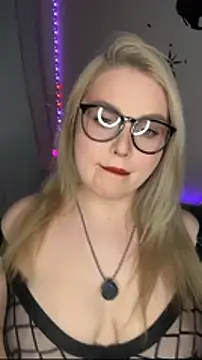 Snapshot of April_Vancee chatting on 02.18.26 April Vancee online show from 02.18.26