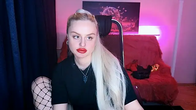 Snapshot of Miss_Alice_Silver chatting on 03.18.25 Miss Alice Silver online show from 03.18.25