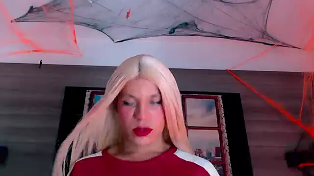 Snapshot of SashaNova chatting on 10.12.25 SashaNova online show from 10.12.25