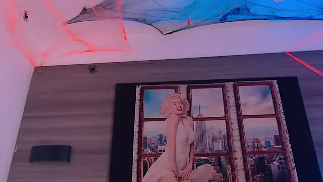 Snapshot of SashaNova chatting on 10.15.25 SashaNova online show from 10.15.25