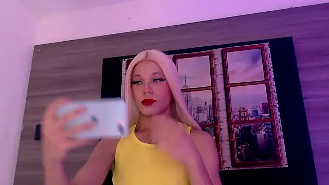 Snapshot of SashaNova chatting on 11.21.25 SashaNova online show from 11.21.25