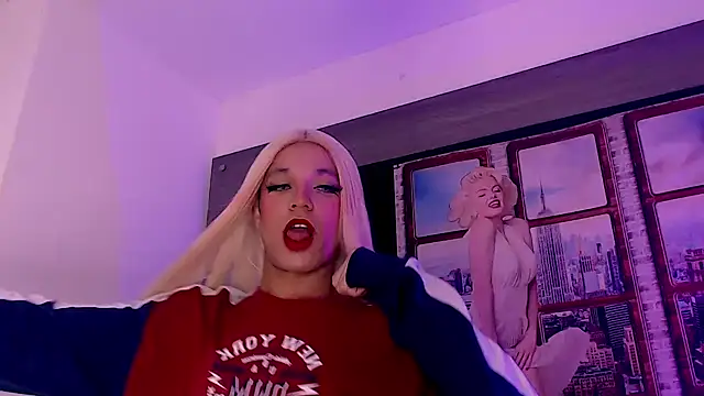 Snapshot of SashaNova chatting on 11.22.25 SashaNova online show from 11.22.25