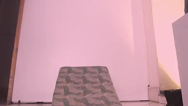 Snapshot of SashaNova chatting on 12.22.25 SashaNova online show from 12.22.25