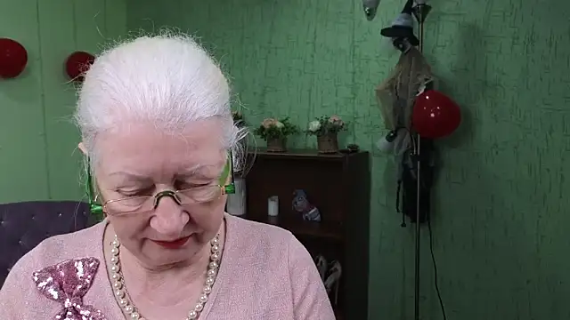 Maya Mayflower online show from 03.10.25