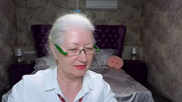 Maya Mayflower online show from 03.12.25