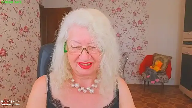Snapshot of Maya_Mayflower chatting on 06.25.26 Maya Mayflower online show from 06.25.26