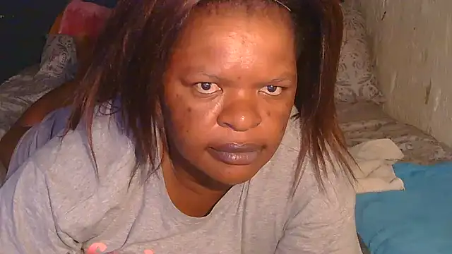 Snapshot of ebony_rose11 chatting on 12.15.25 ebony rose11 online show from 12.15.25