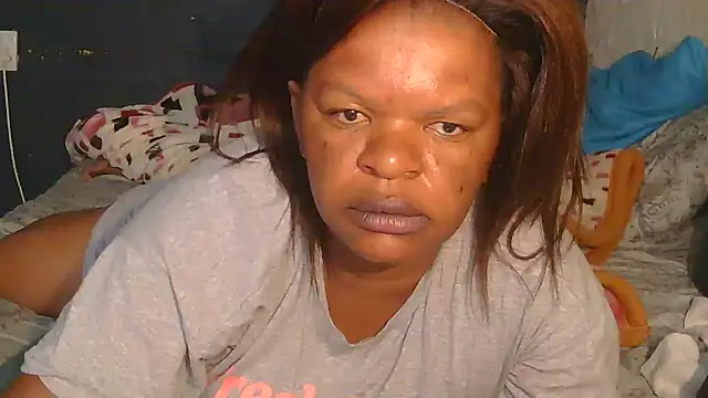 Snapshot of ebony_rose11 chatting on 12.16.25 ebony rose11 online show from 12.16.25