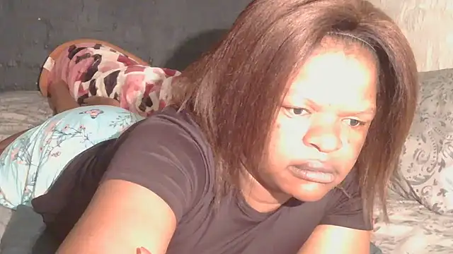 Snapshot of ebony_rose11 chatting on 12.23.25 ebony rose11 online show from 12.23.25