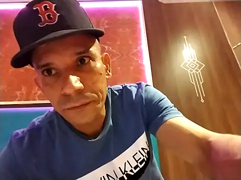 Snapshot of karlossan24 chatting on 02.14.26 karlossan24 online show from 02.14.26