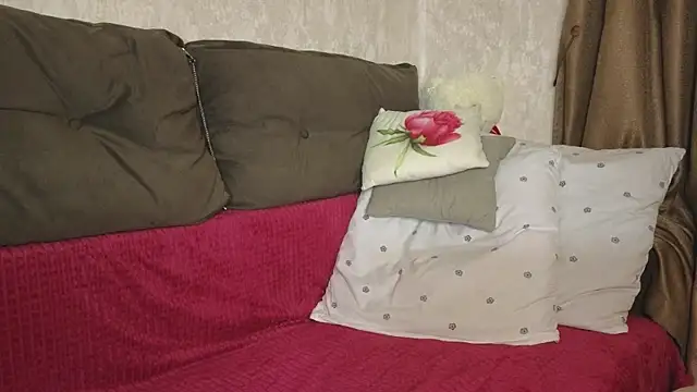 Snapshot of Anya-Sweet chatting on 03.18.25 Anya-Sweet online show from 03.18.25