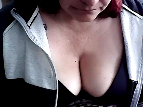 Snapshot of BiancaSteel chatting on 11.13.25 BiancaSteel online show from 11.13.25