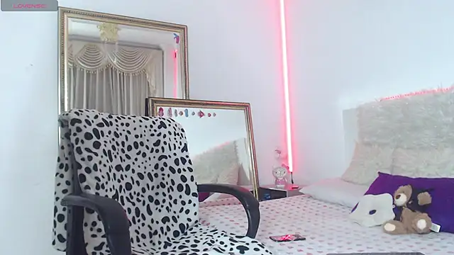 Snapshot of MiaTylorr chatting on 03.04.25 MiaTylorr online show from 03.04.25