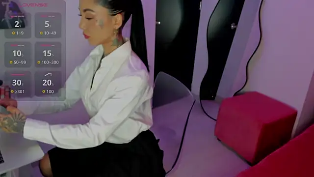 Snapshot of Dani_Valen chatting on 03.18.25 Dani Valen online show from 03.18.25