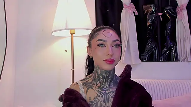 Snapshot of Dani_Valen chatting on 12.14.25 Dani Valen online show from 12.14.25