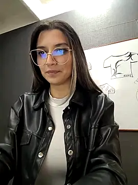 Isabella Varella online show from 03.15.25