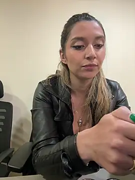 Isabella Varella online show from 03.11.26