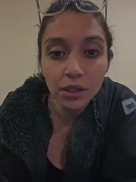 Isabella Varella online show from 03.17.26