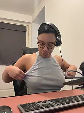 Snapshot of Melia_Rayne chatting on 02.25.26 Melia Rayne online show from 02.25.26