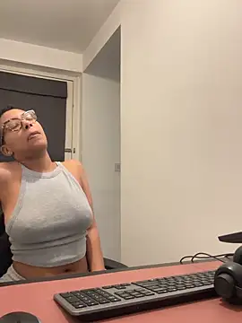 Snapshot of Melia_Rayne chatting on 03.06.26 Melia Rayne online show from 03.06.26