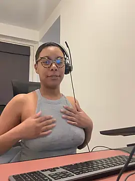 Snapshot of Melia_Rayne chatting on 03.20.26 Melia Rayne online show from 03.20.26