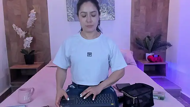 isabella winkler online show from 07.29.26
