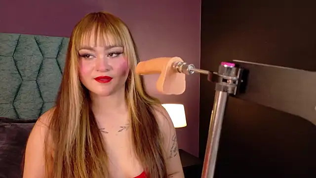 Snapshot of lillyrossee chatting on 09.10.25 lillyrossee online show from 09.10.25