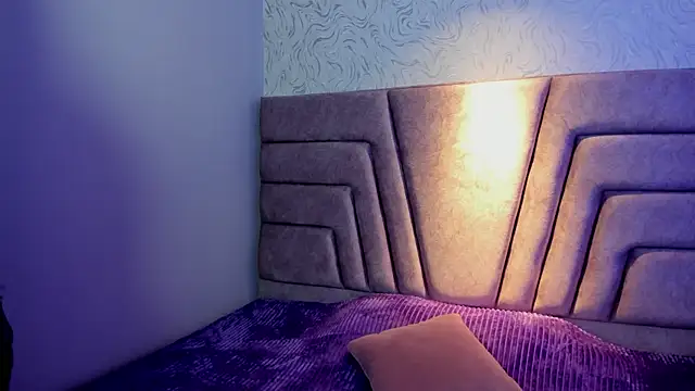 elaia muller  online show from 11.12.25