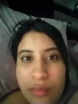 Snapshot of mialorents chatting on 03.18.25 mialorents online show from 03.18.25