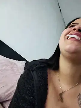 Snapshot of mialorents chatting on 03.19.25 mialorents online show from 03.19.25