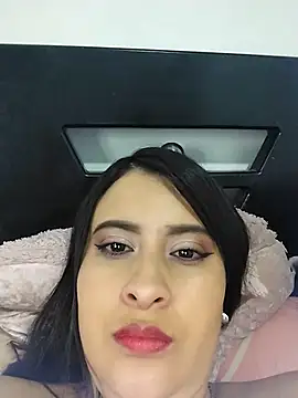 Snapshot of mialorents chatting on 03.20.25 mialorents online show from 03.20.25