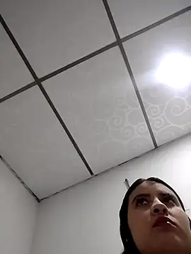 Snapshot of mialorents chatting on 10.01.25 mialorents online show from 10.01.25