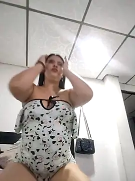 Snapshot of mialorents chatting on 10.07.25 mialorents online show from 10.07.25