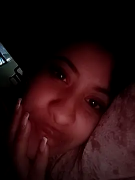 Snapshot of mialorents chatting on 11.20.25 mialorents online show from 11.20.25