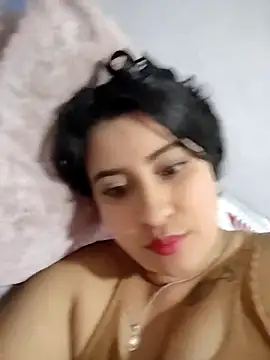 Snapshot of mialorents chatting on 11.21.25 mialorents online show from 11.21.25