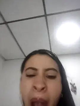 Snapshot of mialorents chatting on 12.13.25 mialorents online show from 12.13.25