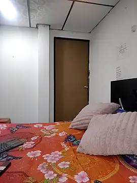 Snapshot of mialorents chatting on 02.01.26 mialorents online show from 02.01.26