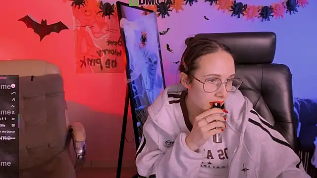 Snapshot of mona_cloud chatting on 11.04.25 mona cloud online show from 11.04.25