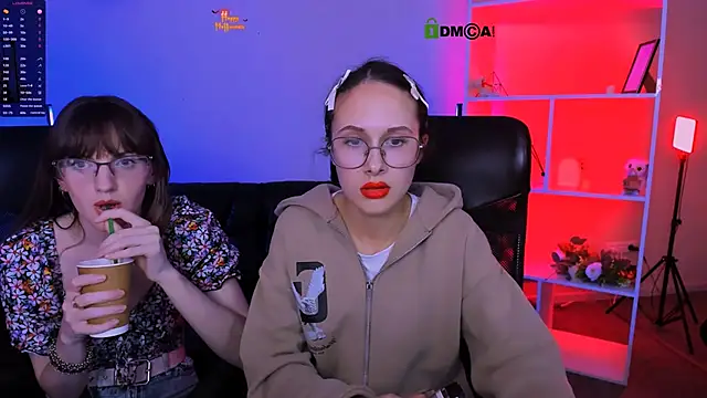 Snapshot of mona_cloud chatting on 11.05.25 mona cloud online show from 11.05.25